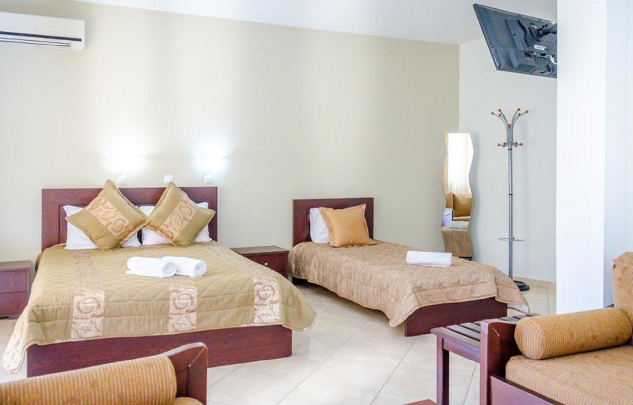 Delfini Hotel Szkála Potamiász Kültér fotó